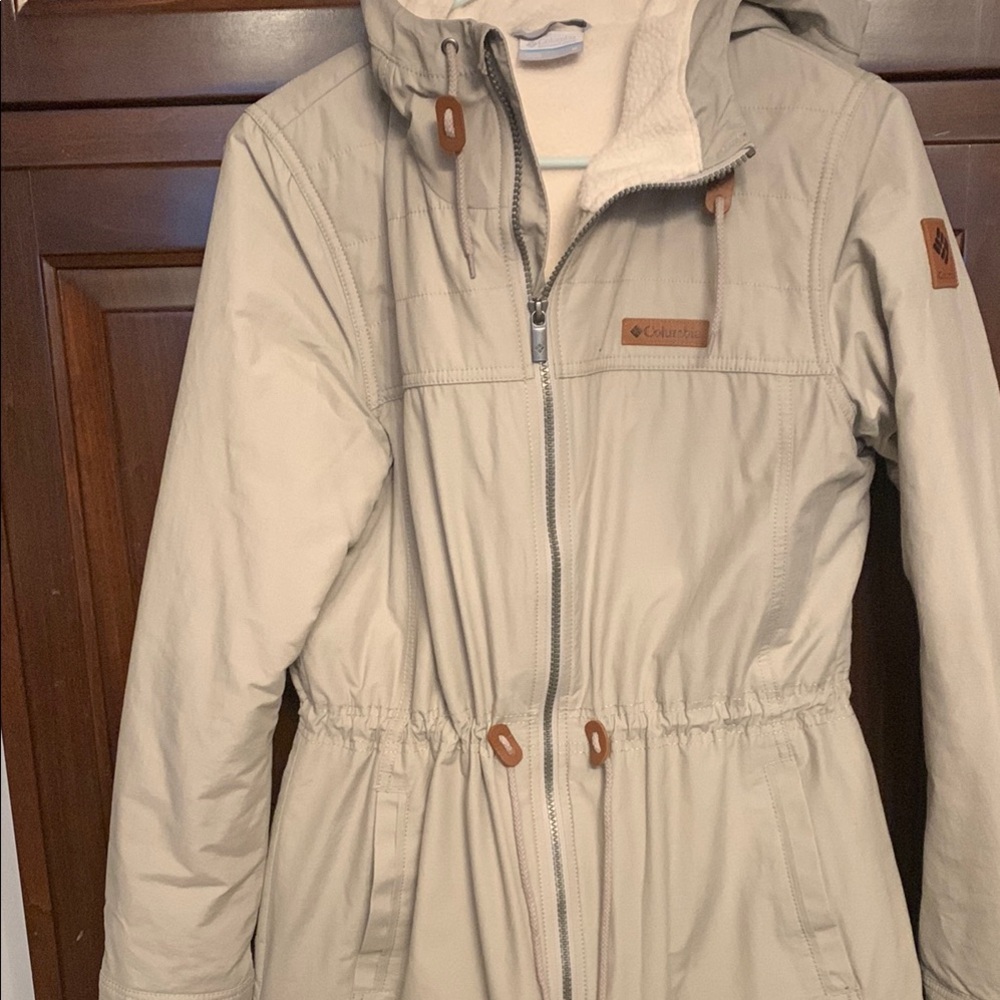 Columbia Cream Ski Jacket with Hood and Adjustable Waist (new without tags)